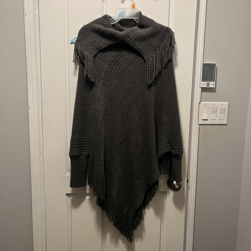 Elegant Gray Women's Sweater